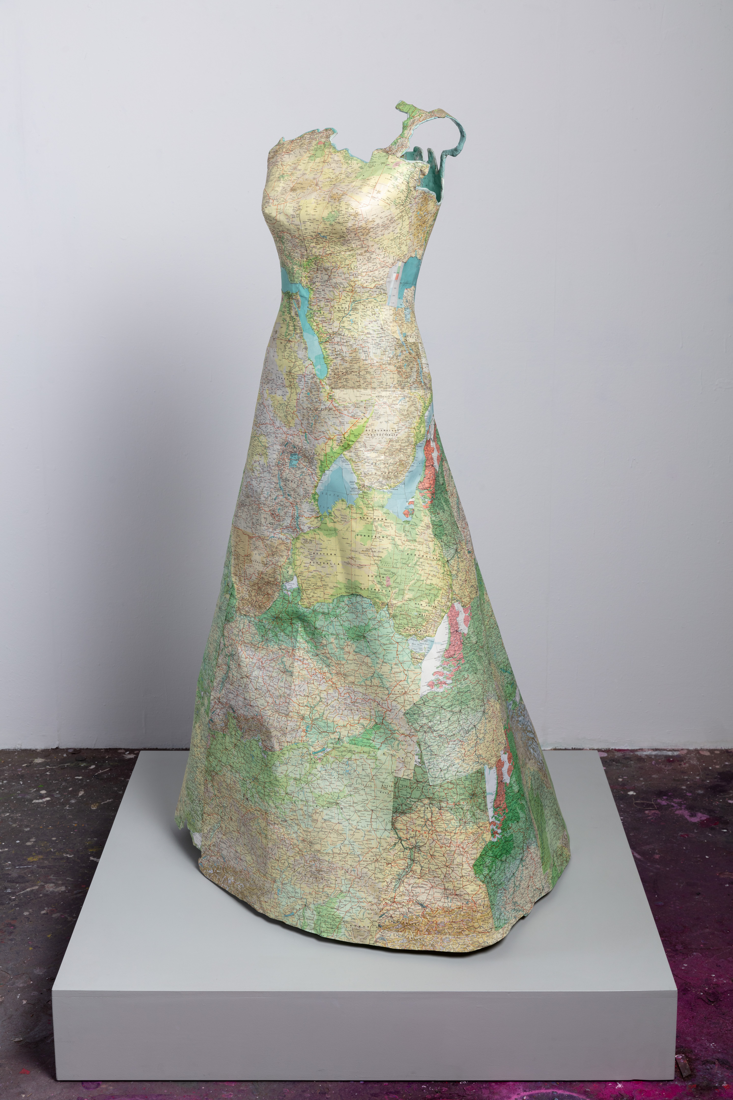 Susan Stockwell, Cartographic Dress, Paper maps, 150 x 70 cm, 2019